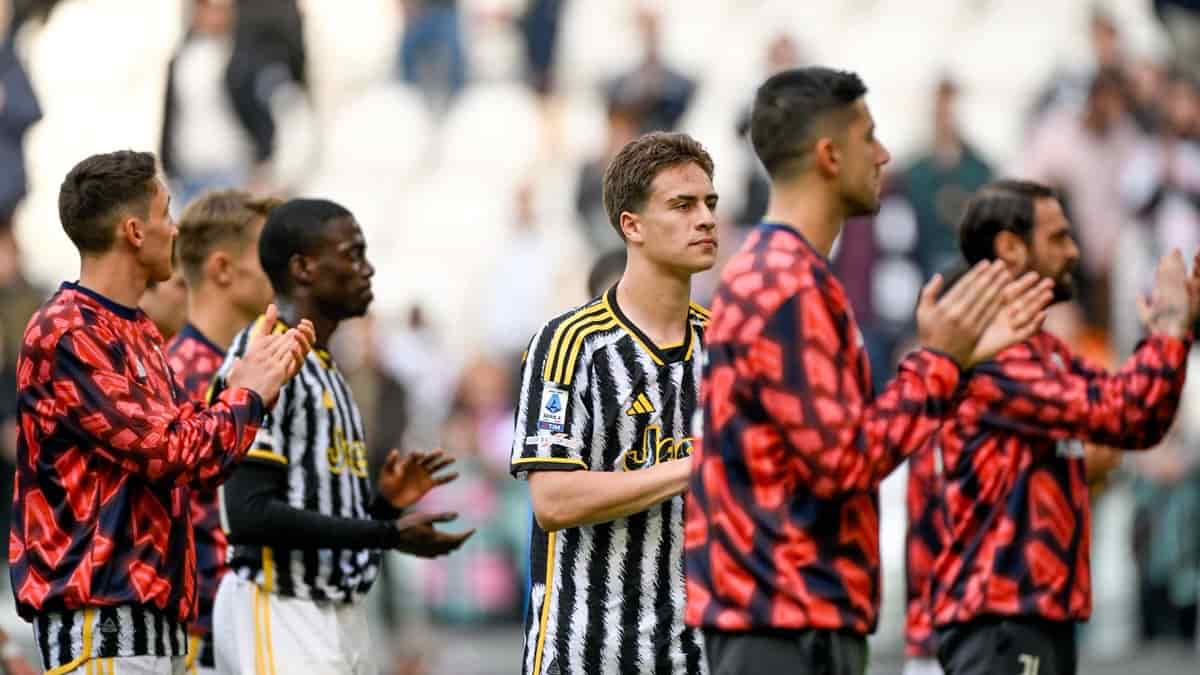 Juventus, i giocatori ringraziano i tifosi all'Allianz Stadium
