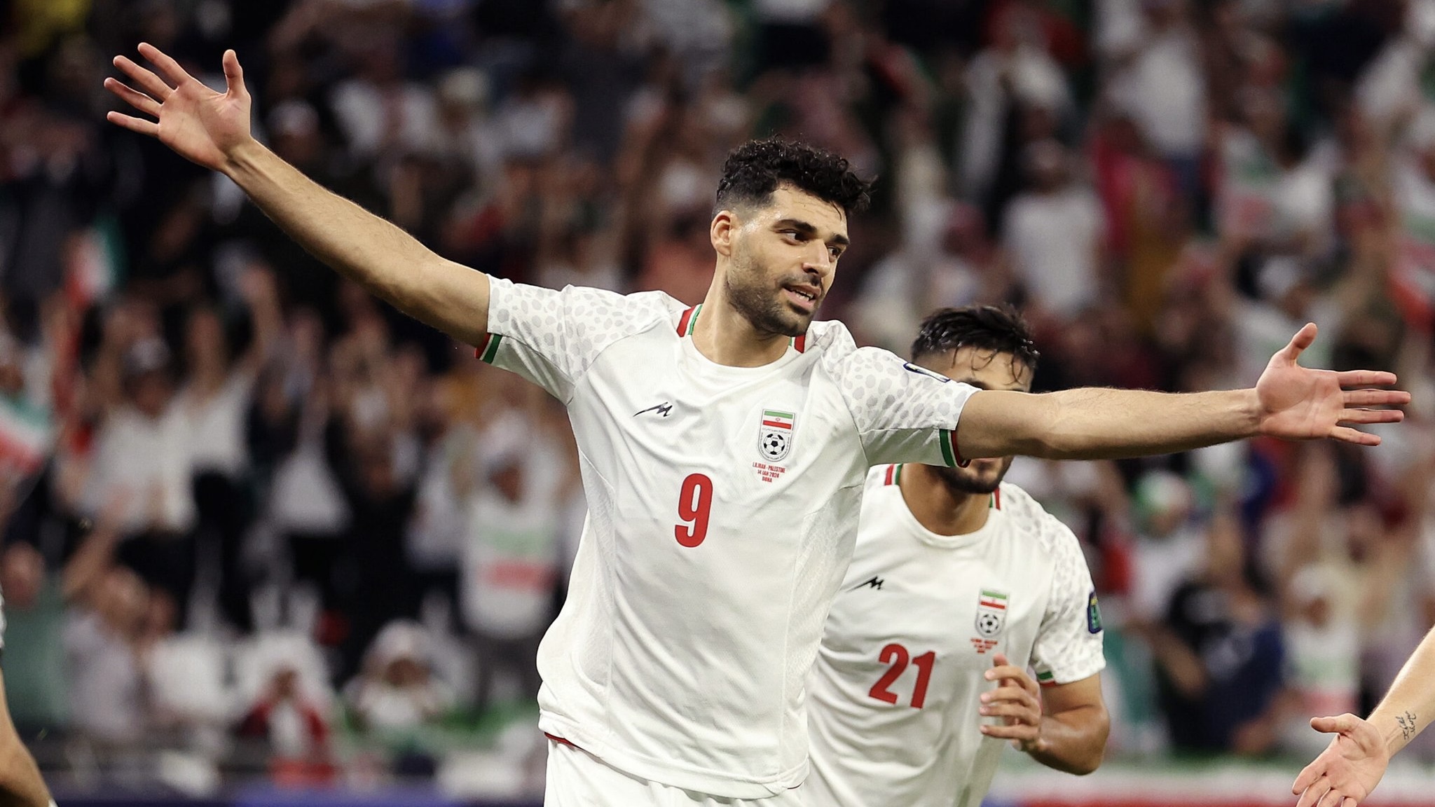 Medhi Taremi mentre esulta con la nazionale iraniana