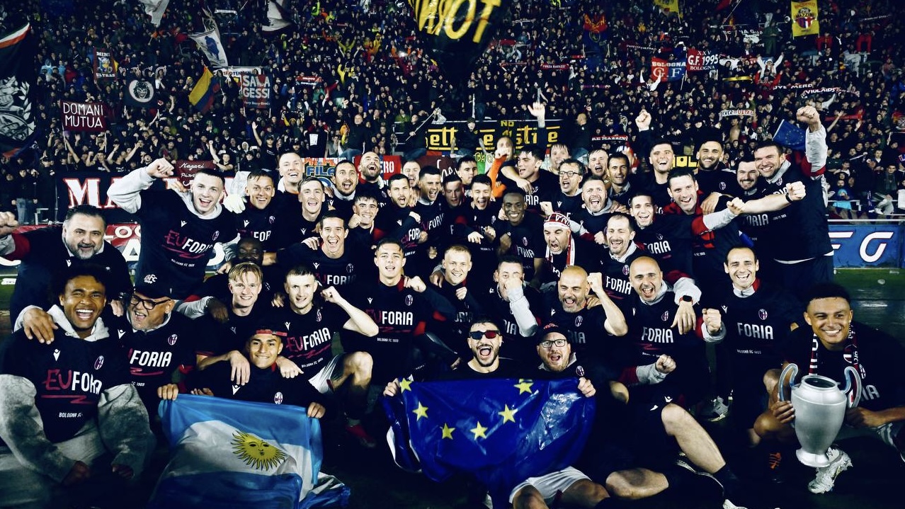 Bologna festeggia la qualificazione in Champions League (Fonte X Bologna FC) direttacalciomercato.com