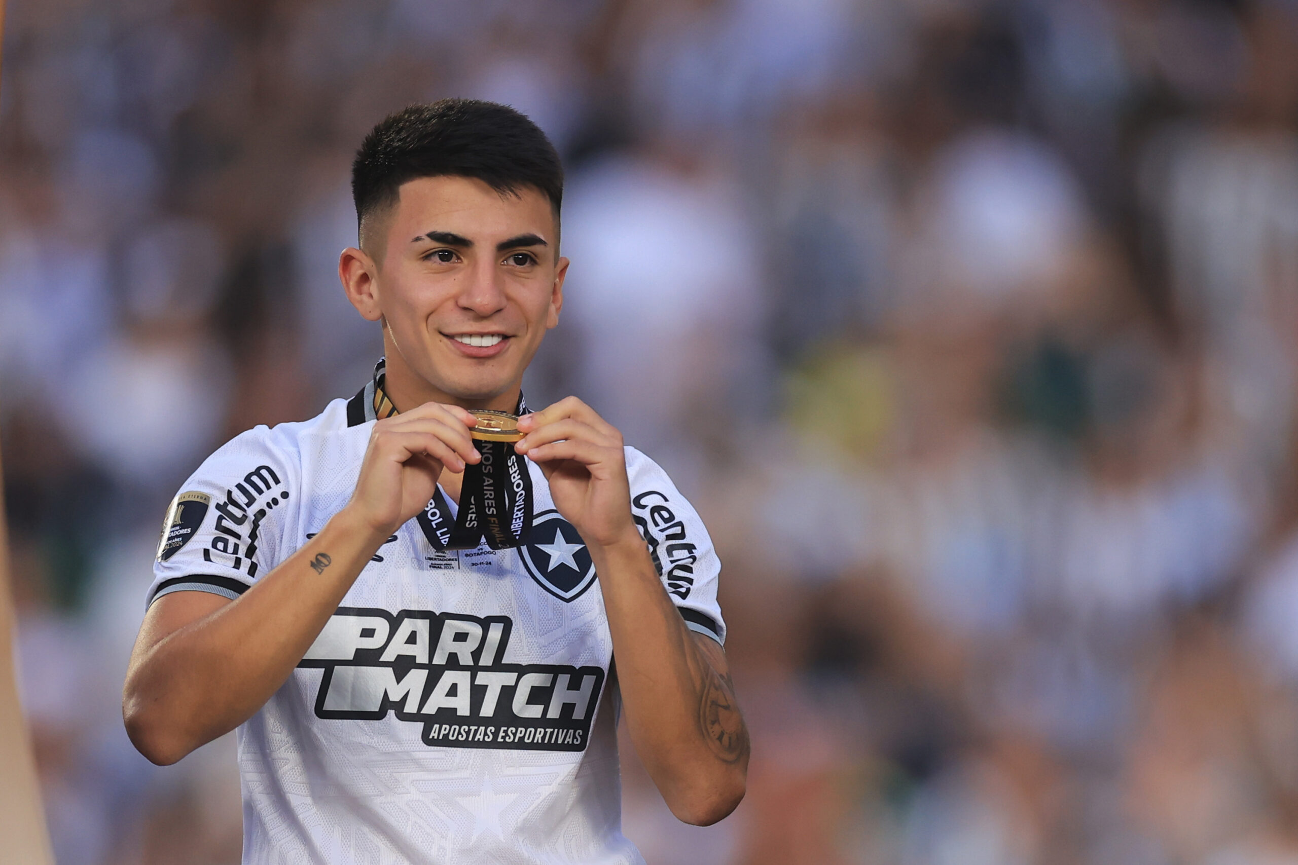 Thiago Almada con la maglia del Botafogo